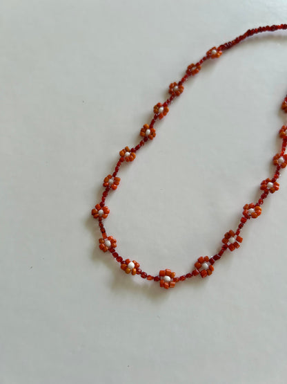 Vintage Glass Beads Necklace: Flower